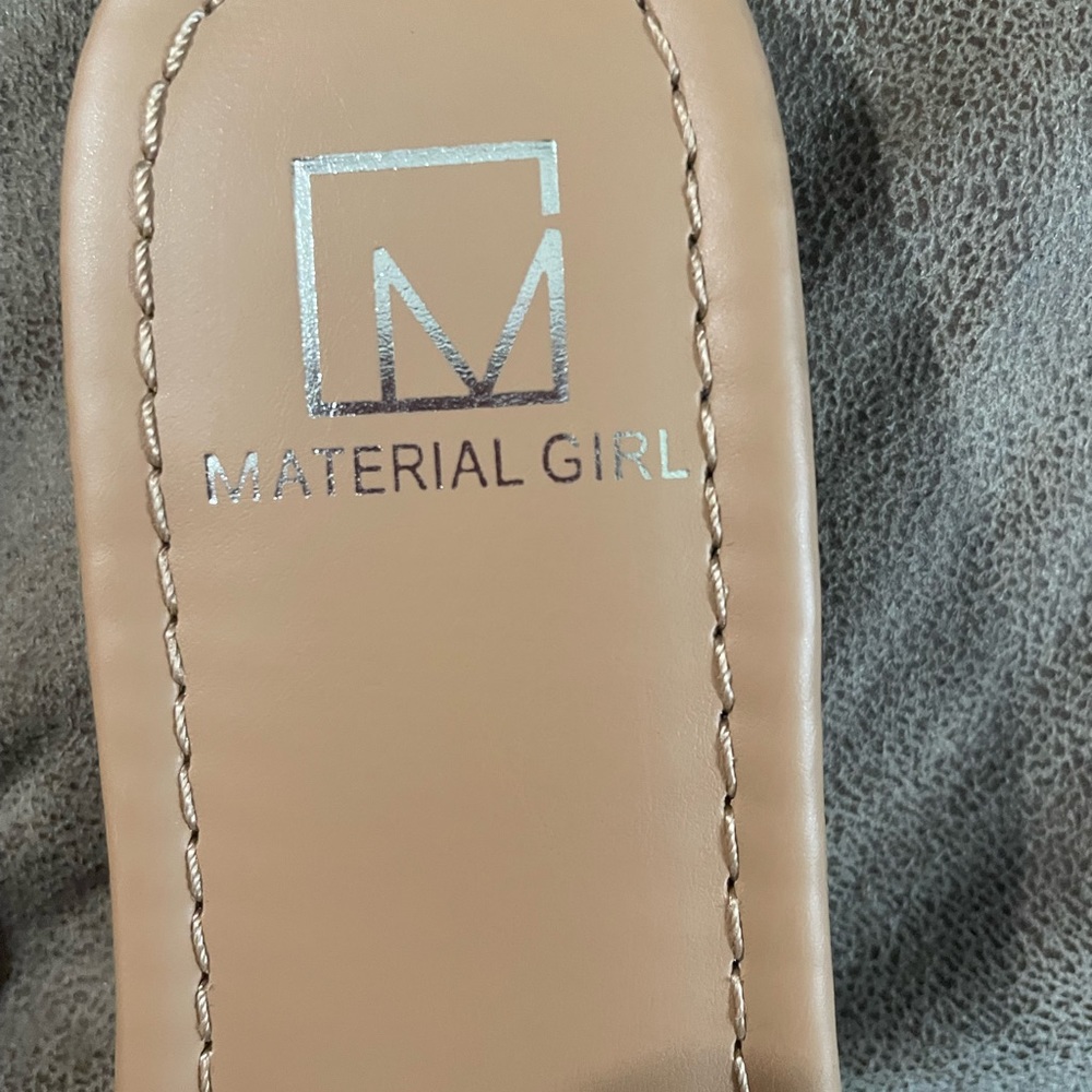 Brand New Blush silver flat sandals - Picture 2 of 4